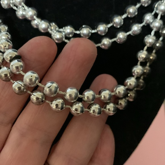 Two sets of beads silver and white - Picture 5 of 6